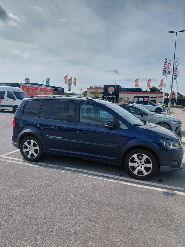Volkswagen Touran Cross 2013