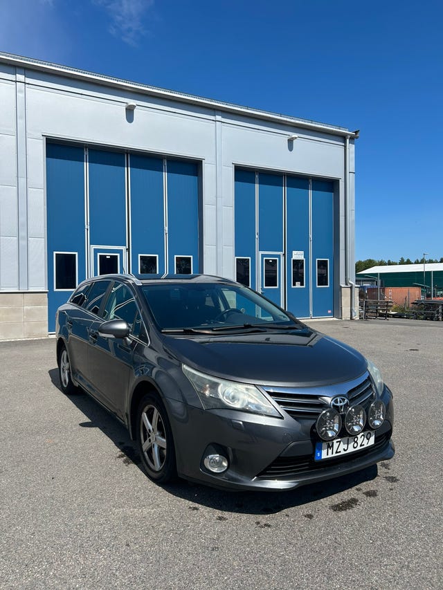 Toyota Avensis 2012