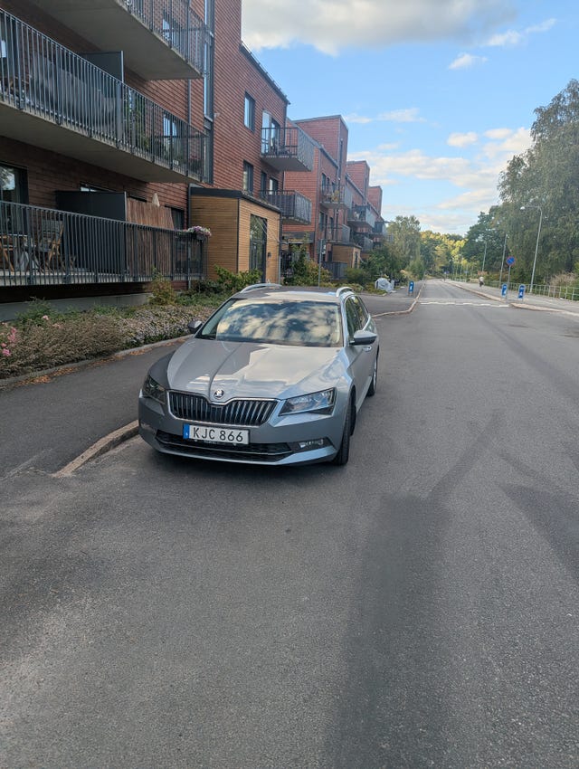 Skoda Superb 2017 – bild 2