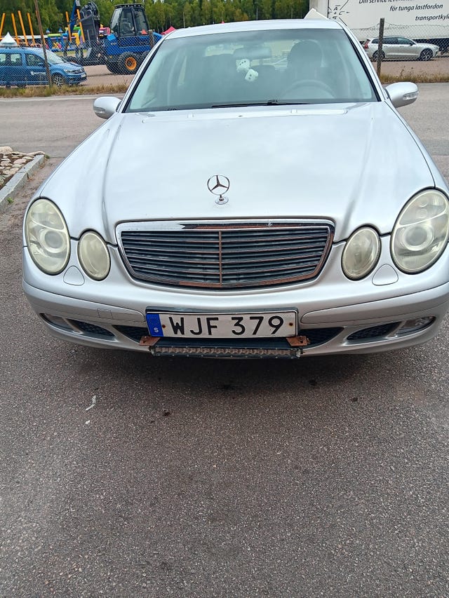 Mercedes-Benz E200 2005