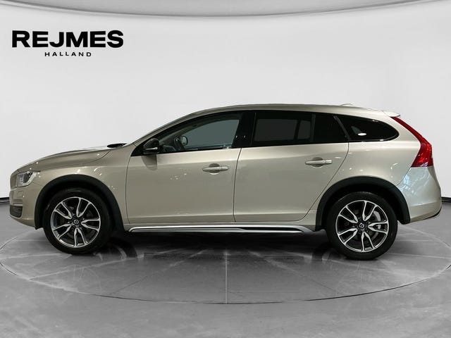Volvo V60 Cross Country 2018 – bild 3