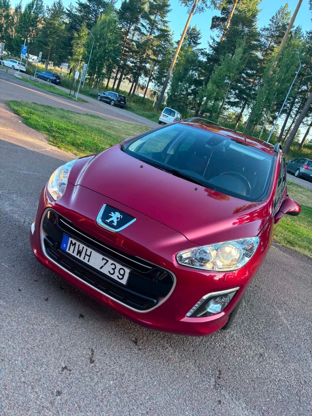 Peugeot 308 SW 2012