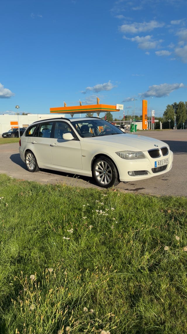 BMW 320d 2011 – bild 2