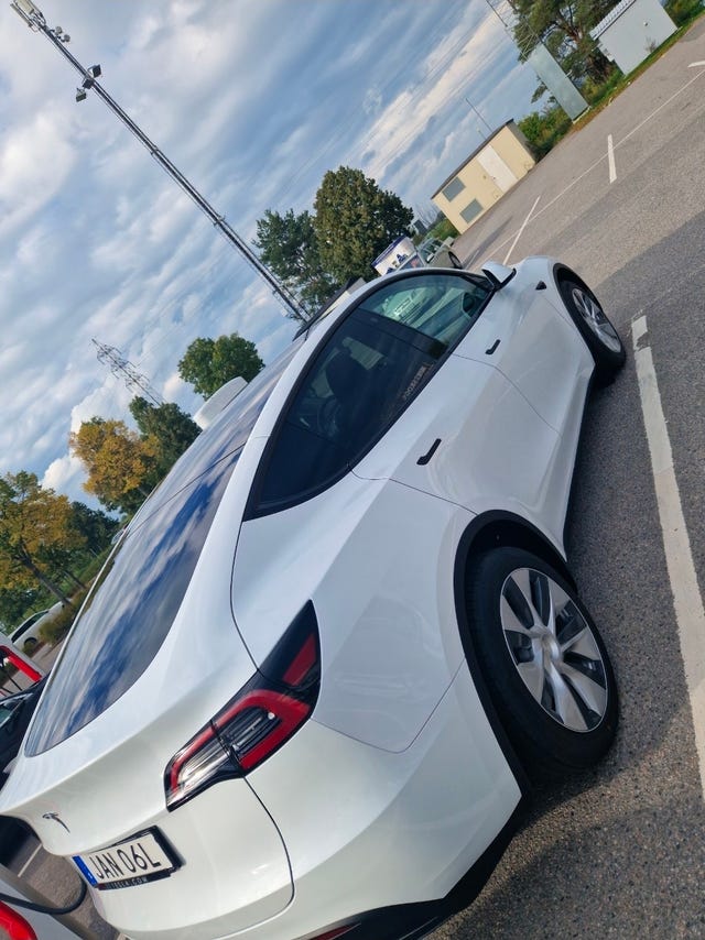 Tesla Model Y 2023