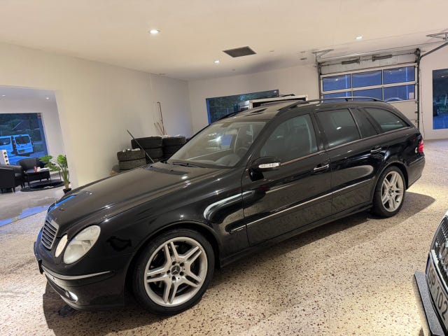 Mercedes-Benz E500 2005