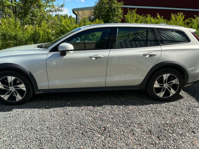 Volvo V60 Cross Country 2022 – bild 3