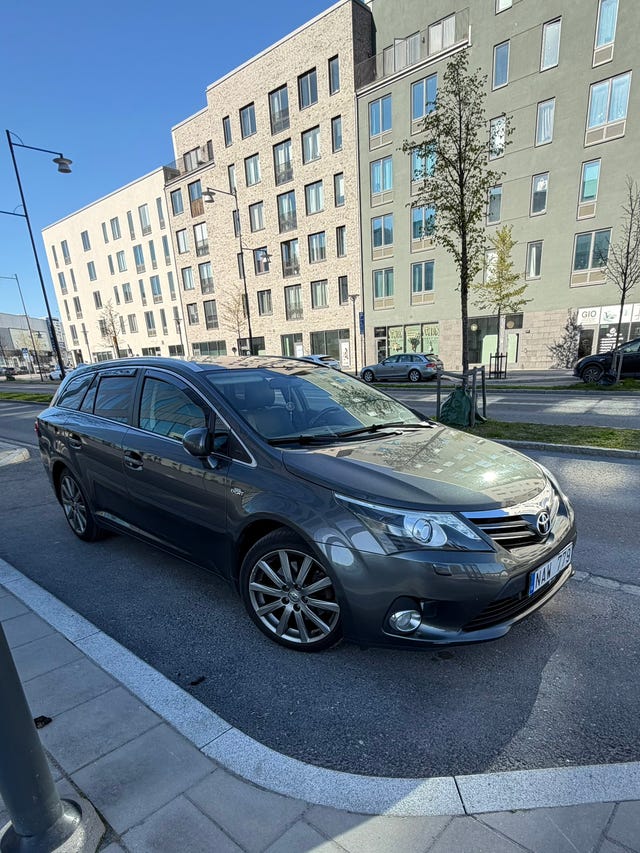 Toyota Avensis 2012