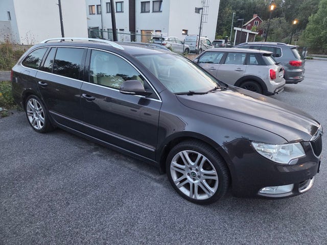 Skoda Superb 2011