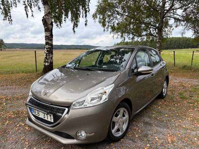 Peugeot 208 2012