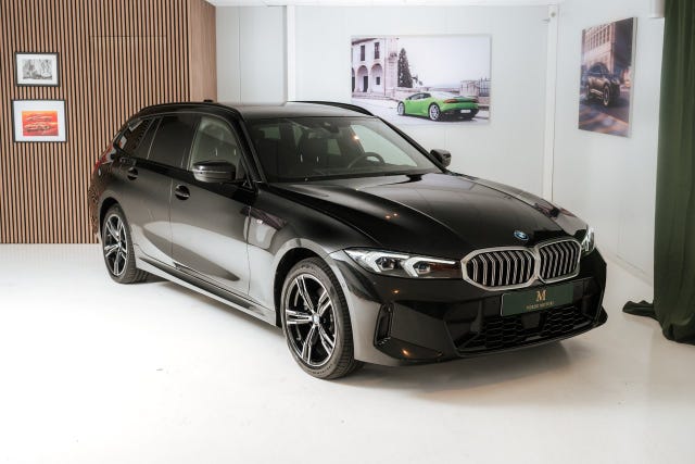 BMW 330e 2025