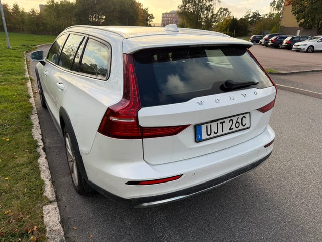 Volvo V60 Cross Country 2023