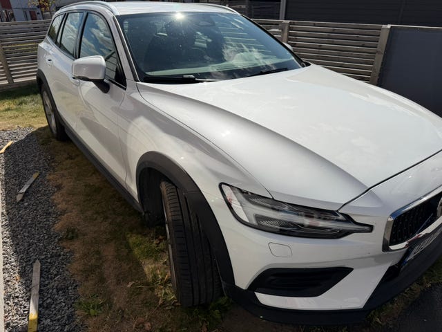 Volvo V60 Cross Country 2023