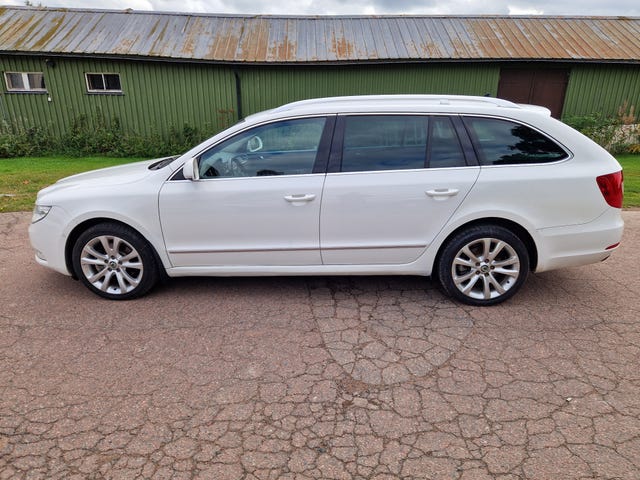 Skoda Superb 2011