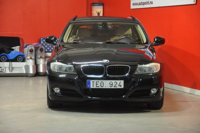 BMW 320d 2011 – bild 2