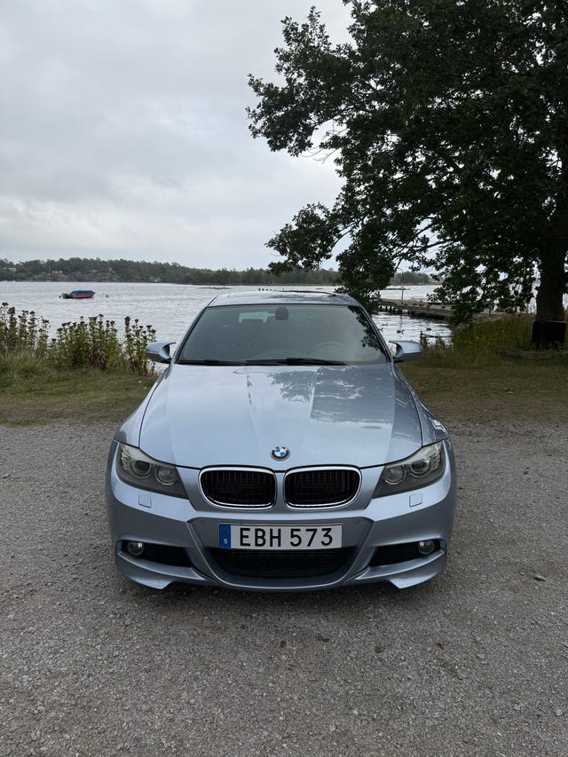 BMW 330d 2011 – bild 2