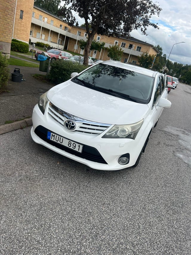 Toyota Avensis 2012