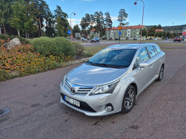 Toyota Avensis 2012