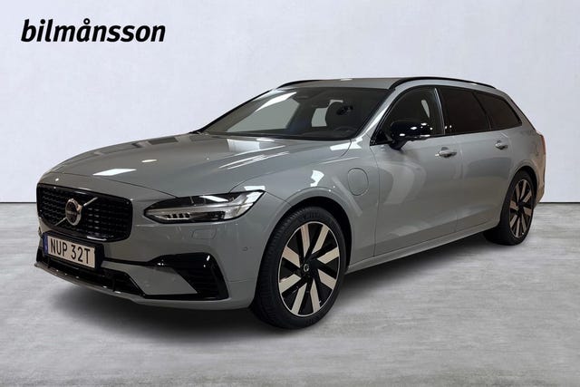 Volvo V90 2025