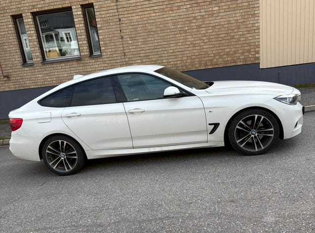 BMW 330i 2018 – bild 2