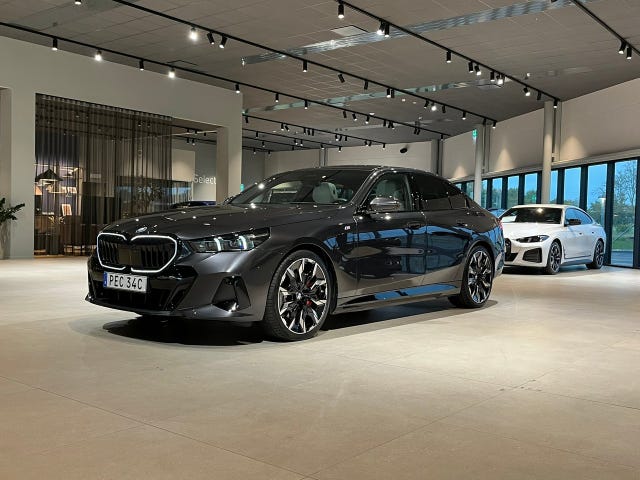 BMW 550e 2025