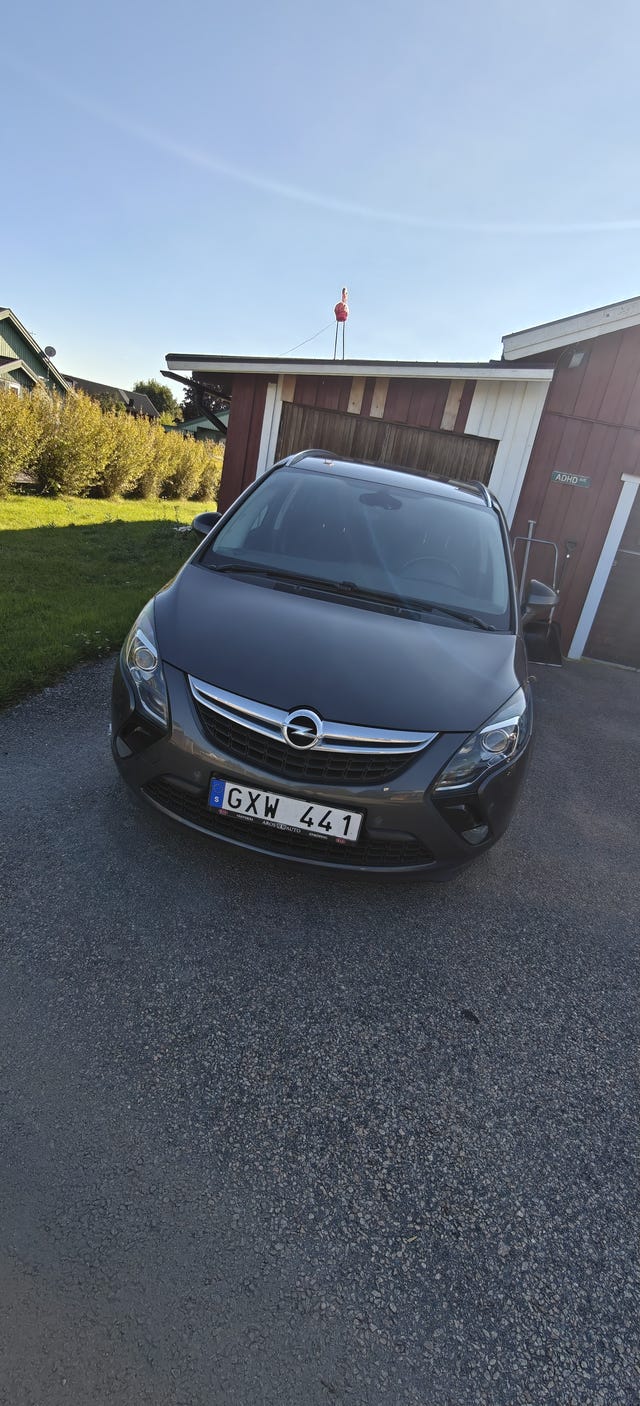 Opel Zafira Tourer 2012