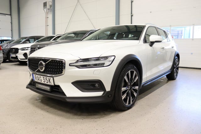 Volvo V60 Cross Country 2023
