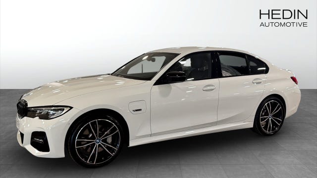 BMW 330e 2022