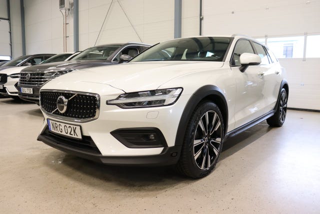 Volvo V60 Cross Country 2023