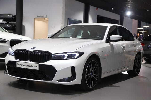 BMW 330e 2023