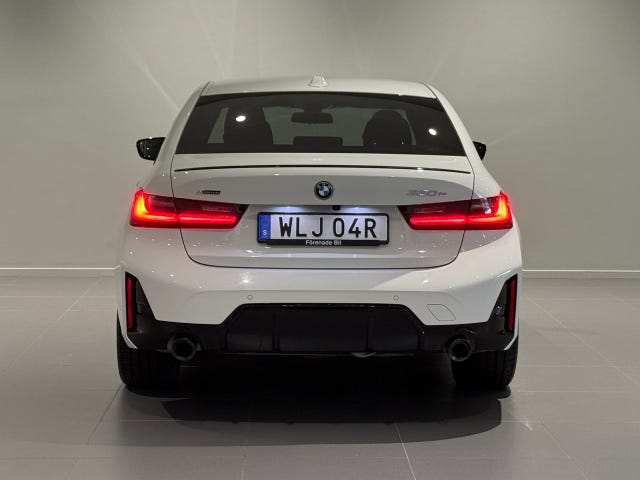 BMW 330e 2025 – bild 4