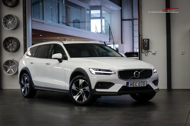 Volvo V60 Cross Country 2021