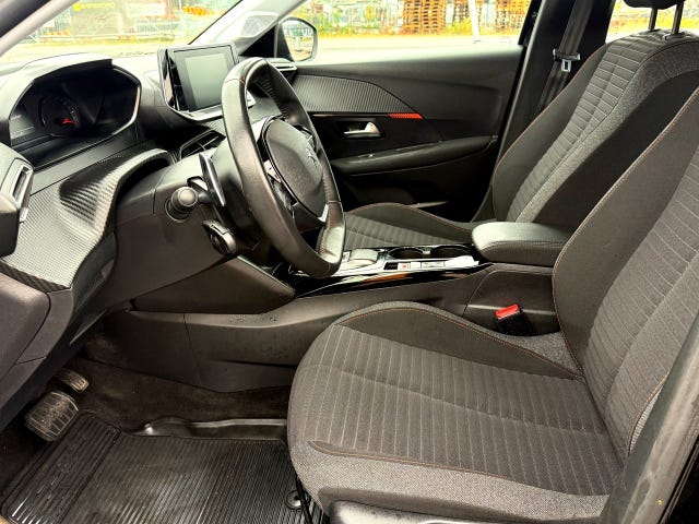 Peugeot 208 — bild 4 av 11