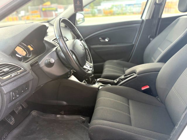 Renault Megane — bild 9 av 10