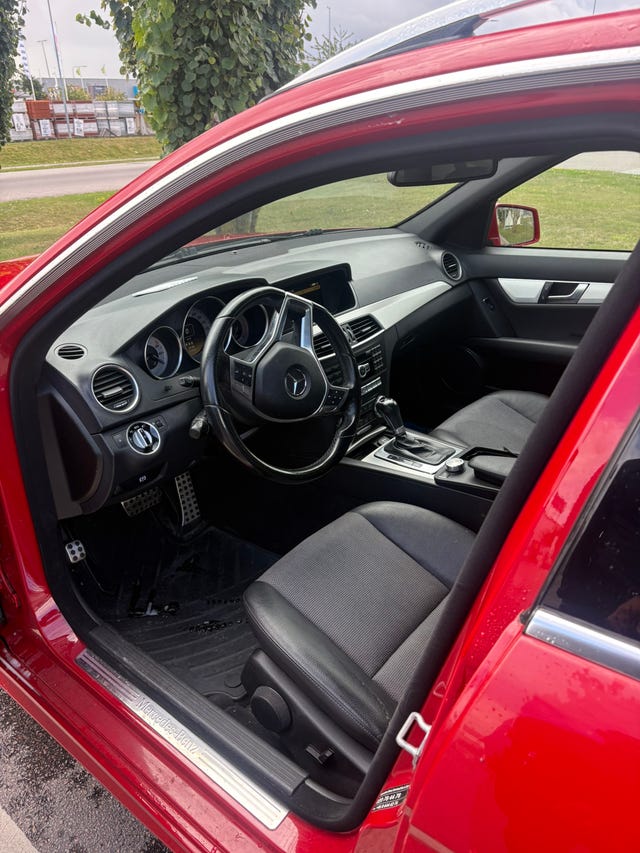 Mercedes-Benz C200 2012