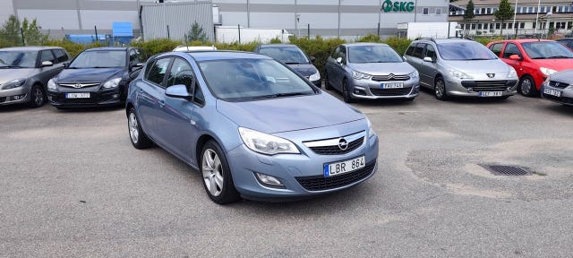 Opel Astra 2011