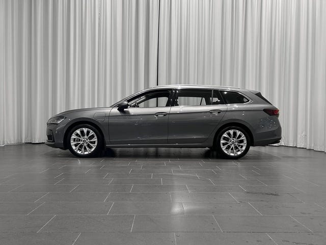 Skoda Superb 2025 – bild 2
