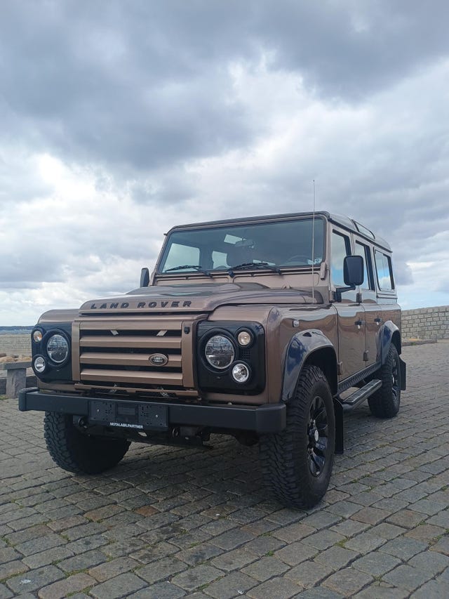 Land Rover Defender 110 2011