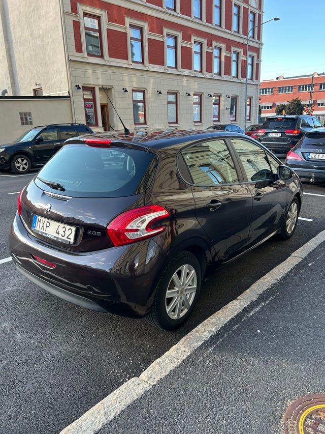 Peugeot 208 2012