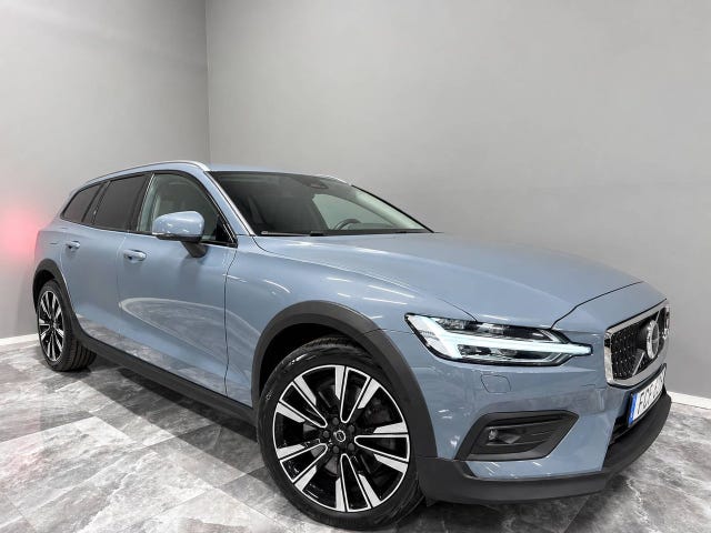 Volvo V60 Cross Country 2023