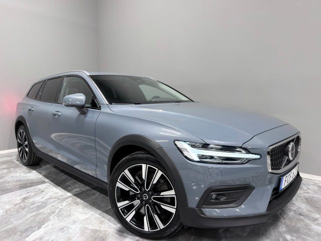 Volvo V60 Cross Country 2023