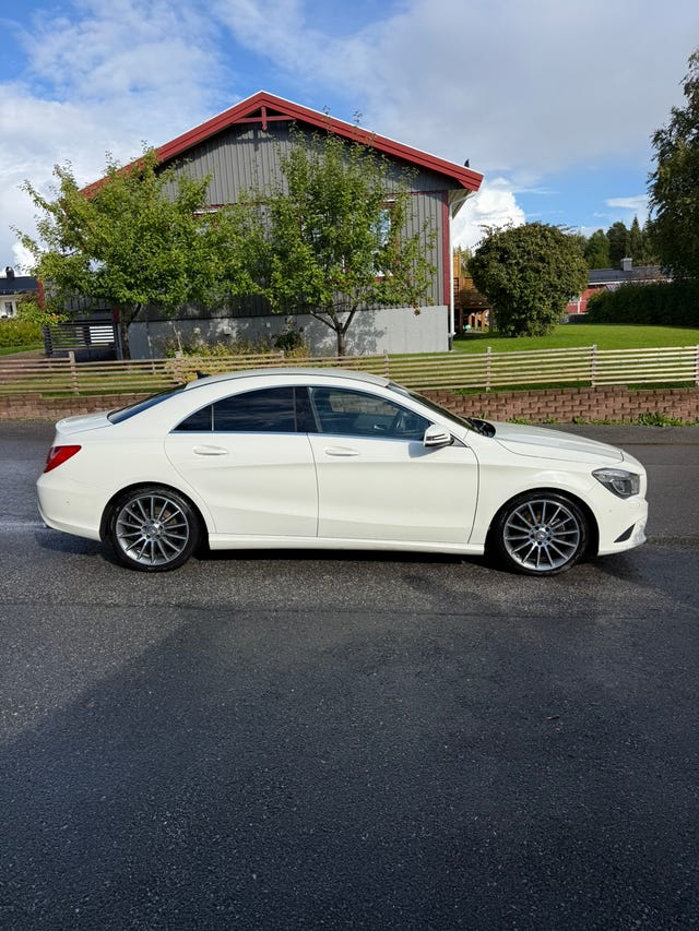 Mercedes-Benz CLA 200 2015