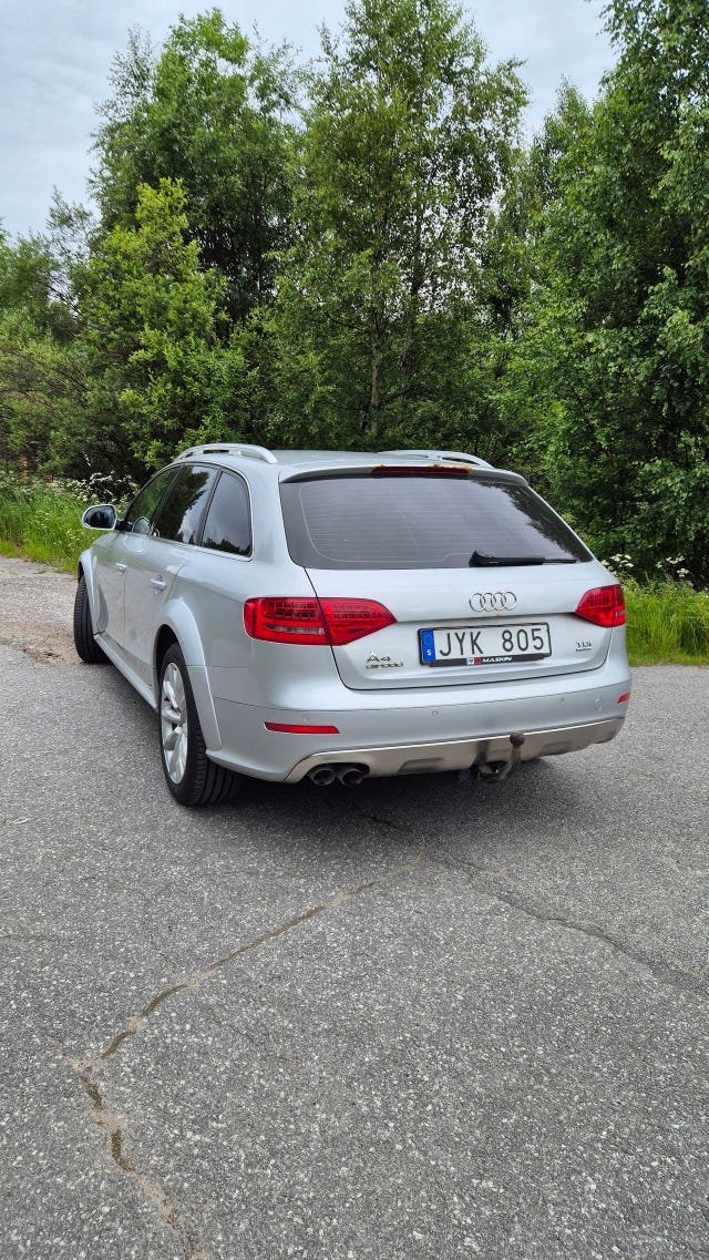 Audi A4 allroad 2011