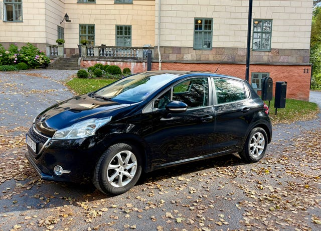 Peugeot 208 2012