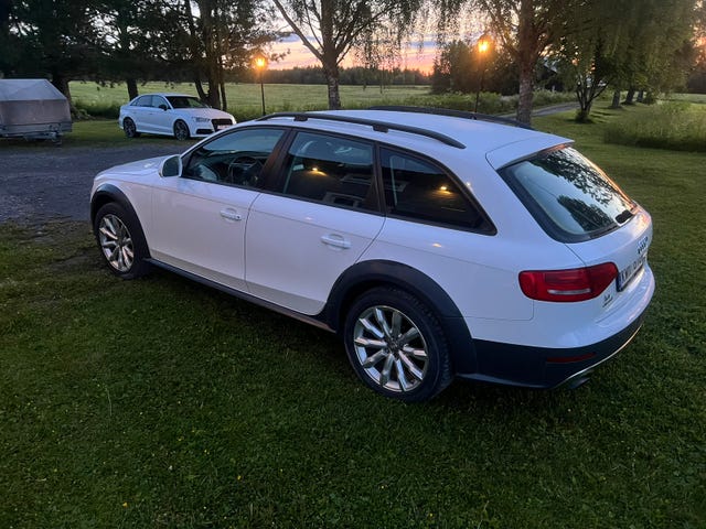 Audi A4 allroad 2011