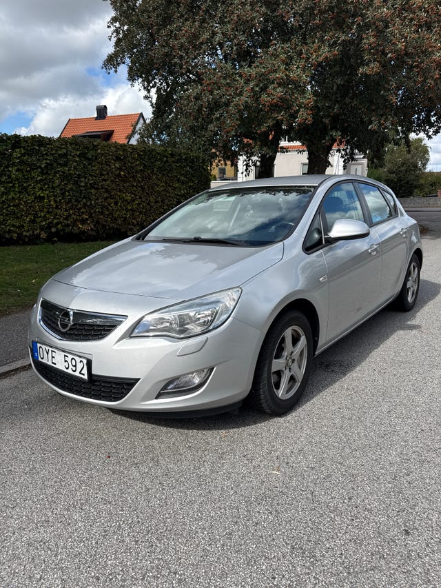 Opel Astra 2011
