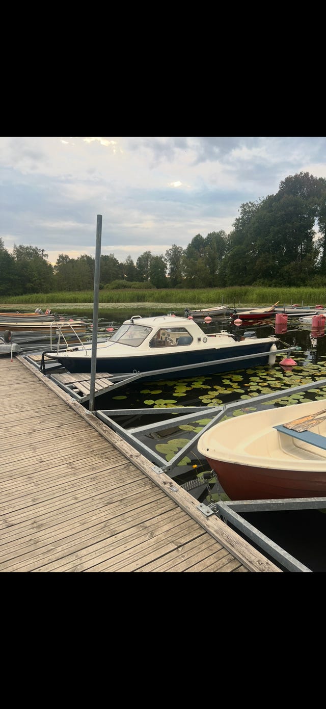 Selco 18HT med 60hk yamaha och släp