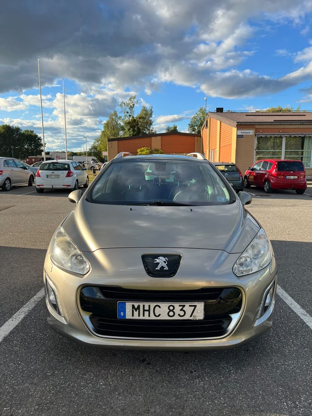 Peugeot 308 SW 2012