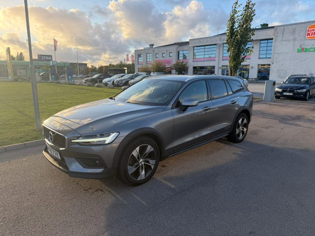 Volvo V60 Cross Country 2021