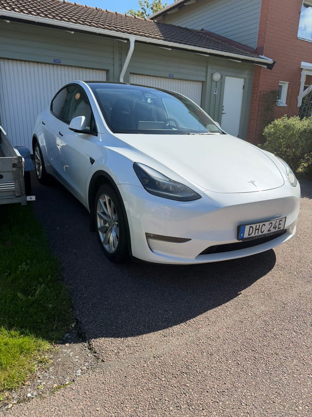 Tesla Model Y 2024