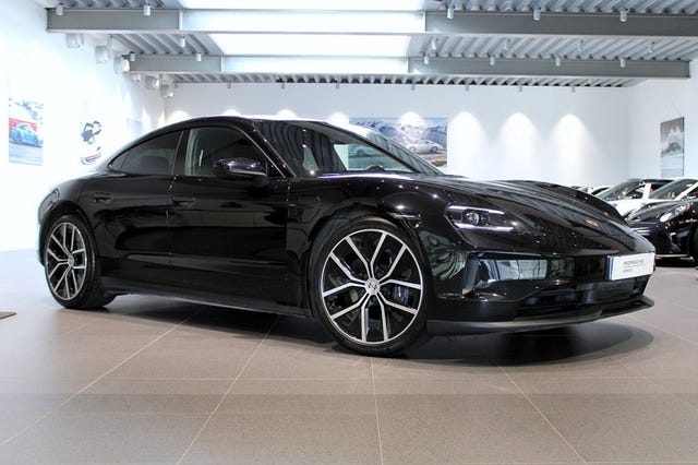 Porsche Taycan 4 2025